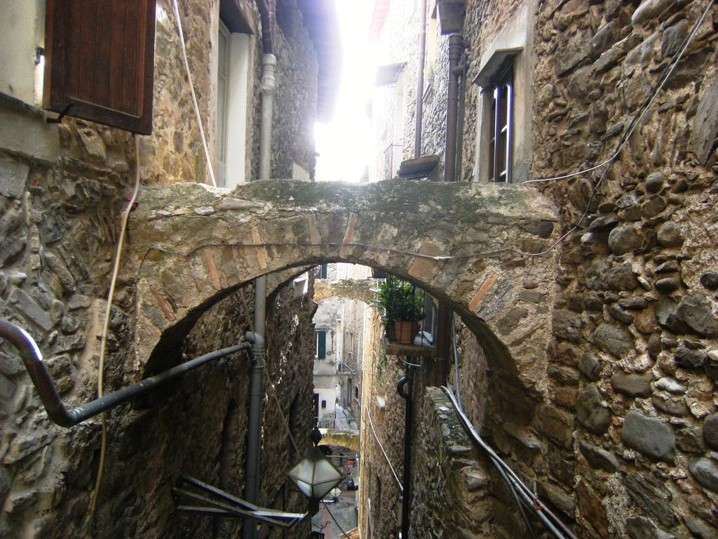 Il Nido Di Rondine Bed & Breakfast Dolceacqua Bagian luar foto